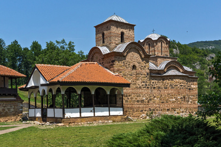 从十四世纪的 Poganovo Monastery 的圣  约翰神学家教堂