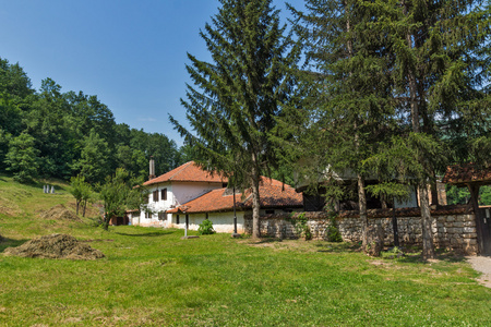 外面的景色的 Poganovo Monastery 的圣  约翰神学家