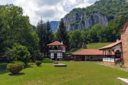 神奇的 Poganovo Monastery 的圣  约翰神学家和尔玛河峡谷