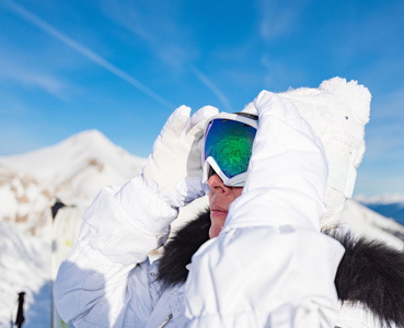 中年女子滑雪者