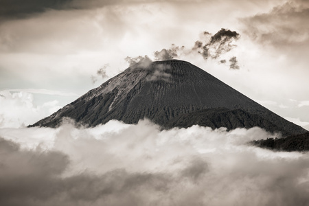 莫火山山