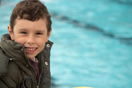 竞争 微笑 浮动 运动员 呼吸 游泳运动员 娱乐 小孩 阳光
