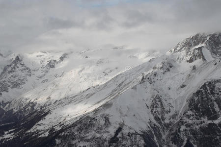 多姆湾滑雪胜地的山景