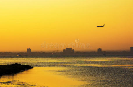 假期 黄昏 航空 旅行 乘客 黎明 航班 日落 地平线 运输