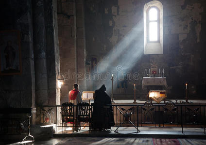 黑暗 建筑学 耶稣 祈祷 在室内 教堂 宗教 上帝 空的