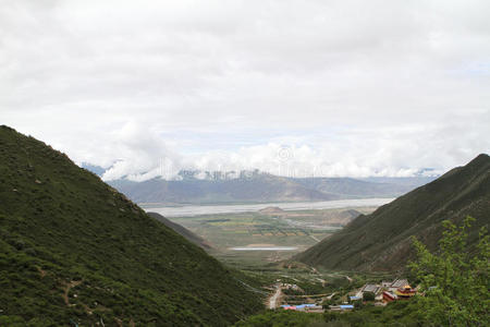 西藏山麓