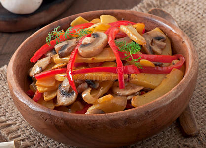 营养 辣椒粉 蔬菜 小吃 蘑菇 煎的 开胃菜 饮食 木材