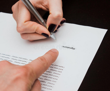 送货员文件上签字图片