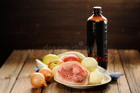 火腿 晚餐 切割 食物 烹饪 生的 准备 指关节 蔬菜 洋葱