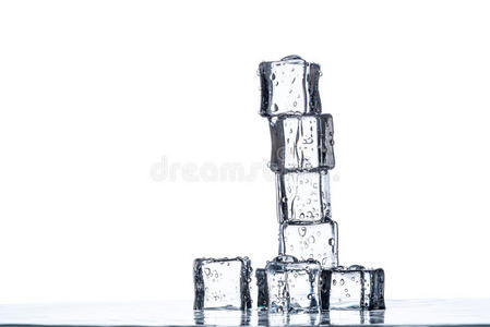 冰块金字塔