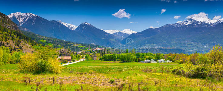 天空 环境 森林 春天 自然 风景 小山 阳光 夏天 全景图