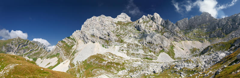 全景图 徒步旅行 天空 草地 小山 旅游业 高地 公司 秋天