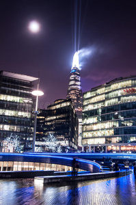 庆祝 玻璃 城市 午夜 安装 建筑学 照亮 伦敦 面板 信标