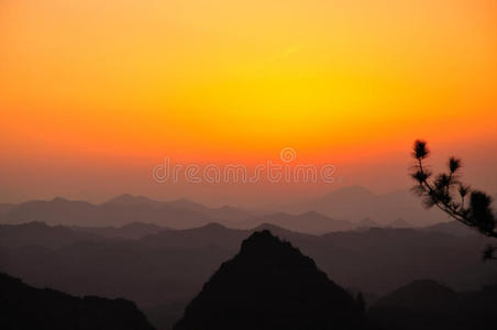 日落 地点 丘陵 风景 天空 旗云 太阳 瓷器 森林 亚洲