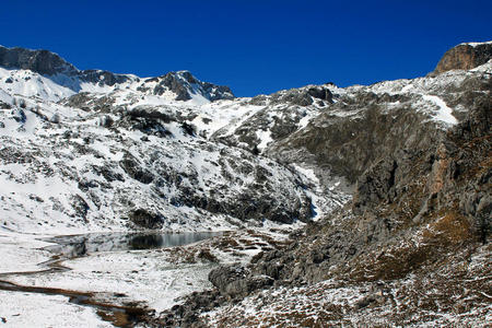 高山湖泊