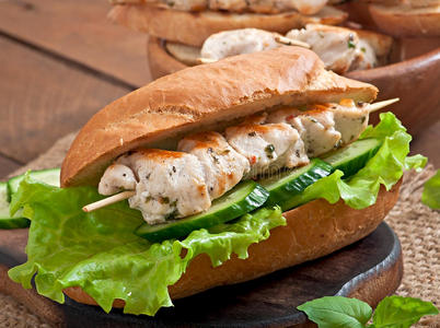 烧烤鸡肉三明治图片