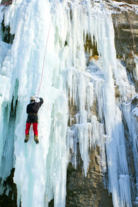 攀爬北高加索的冰。