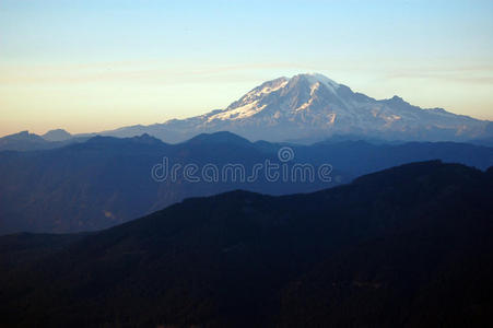 雷尼尔山