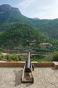西班牙巴利阿里群岛马洛卡 位于瓦尔德莫萨小镇山上的大炮