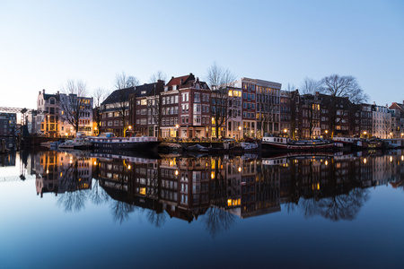 阿姆斯特丹的Oudeschans运河和建筑物