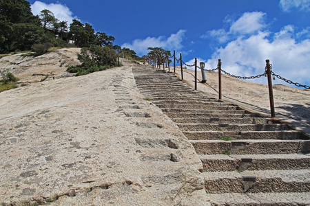 在华山，西安，中国东部山峰上的步骤