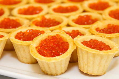 tartlets 与鲑鱼鱼子酱