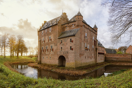 多伦城堡在荷兰省