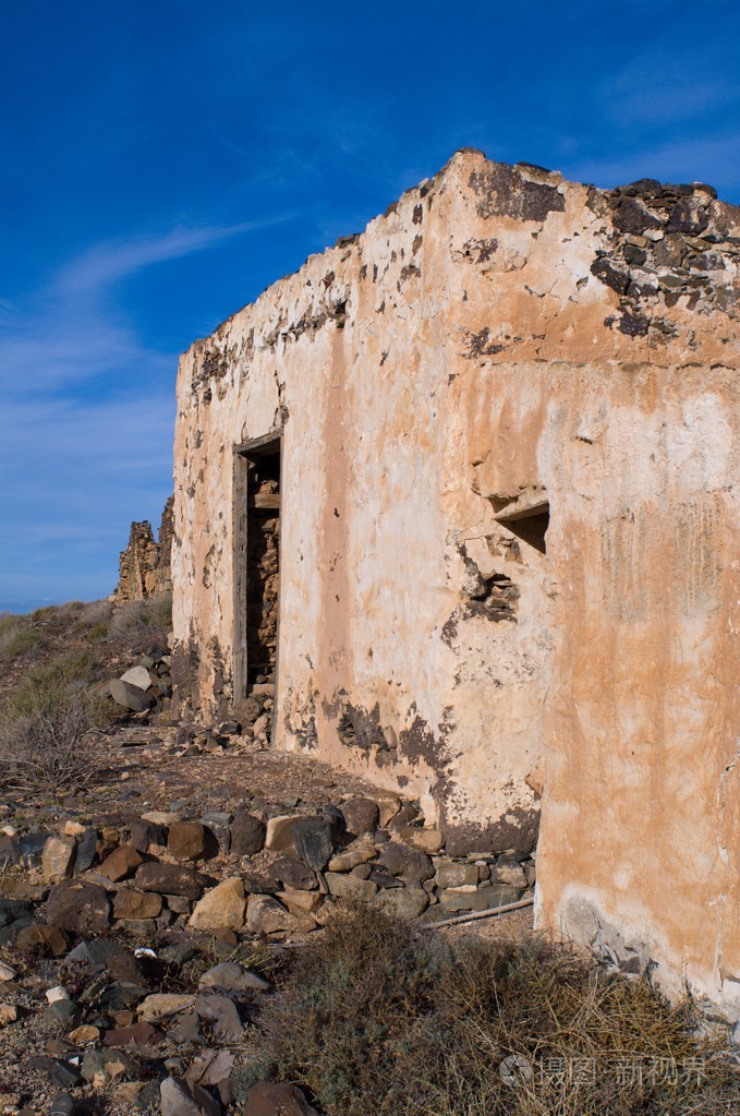 富埃特文图拉岛民的废弃房屋