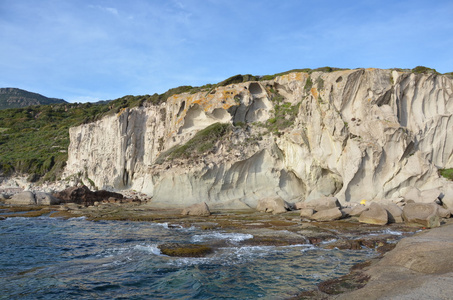 在撒丁岛的地中海岩石