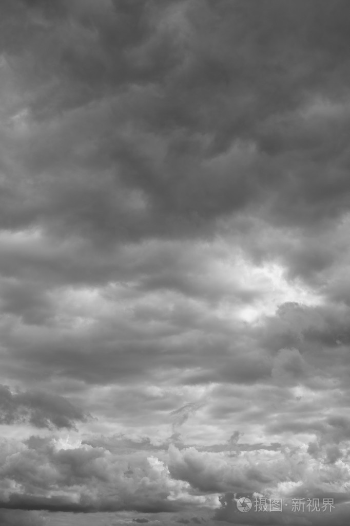 暴风雨的天空雨