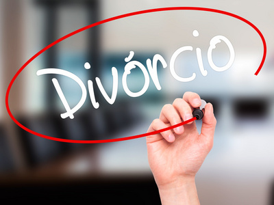男人手与黑色 mar 写 Divorcio 离婚葡萄牙语