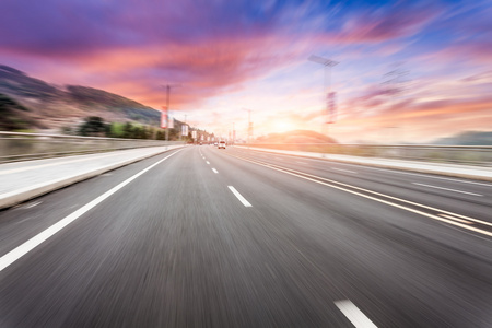 运动模糊的公路路