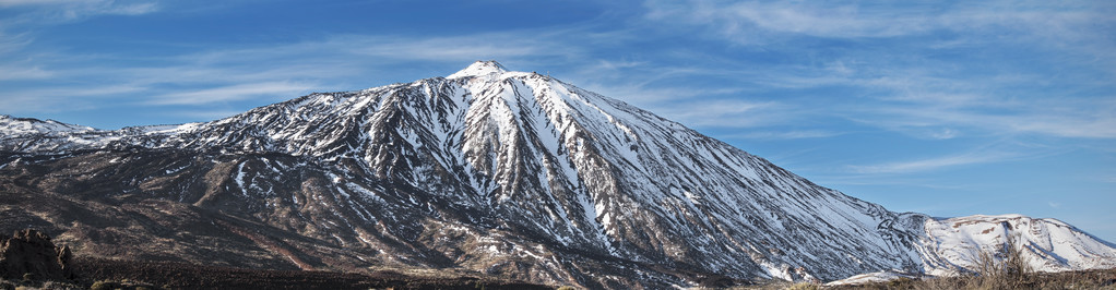 著名的蒂德火山在特内里费金丝雀岛的冬季景象