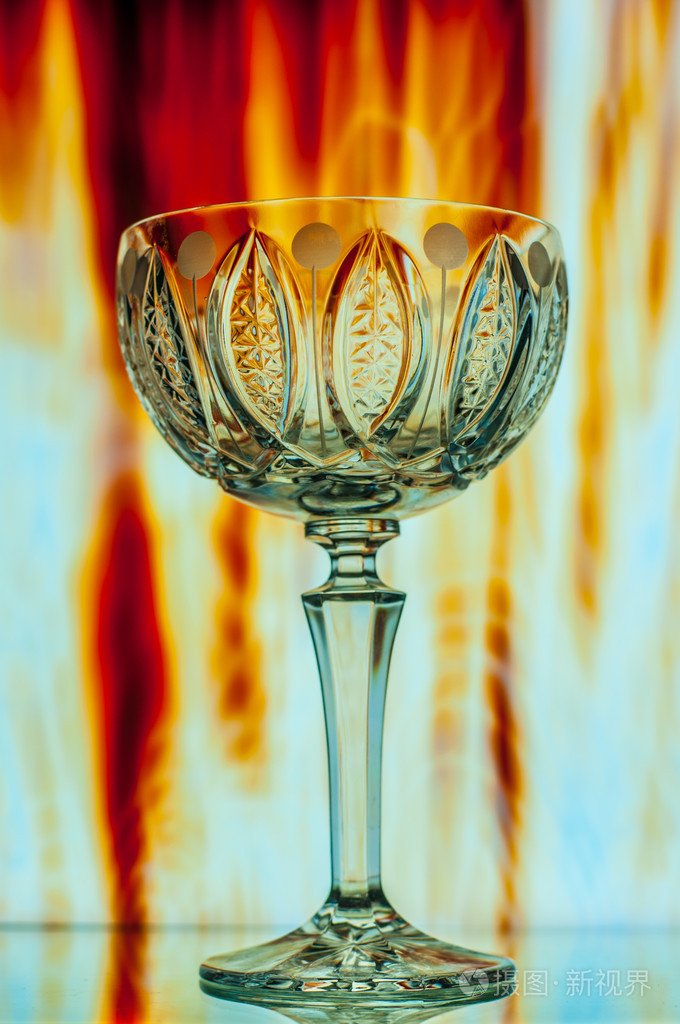 发光的水晶杯