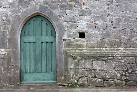 哥特式教堂后门