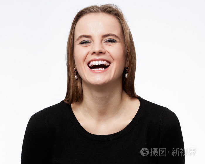 很有趣.笑的女人的画像