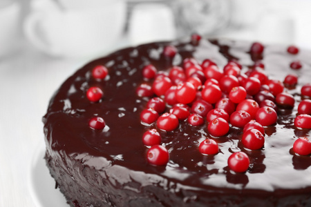 巧克力蛋糕，小红莓上板，特写
