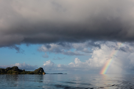 拉贾安帕特的云和石灰石岛屿