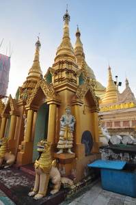 在缅甸仰光大金塔的美丽细节