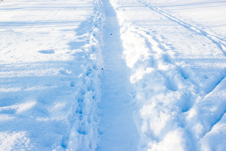 冬日小径, 雪中之路