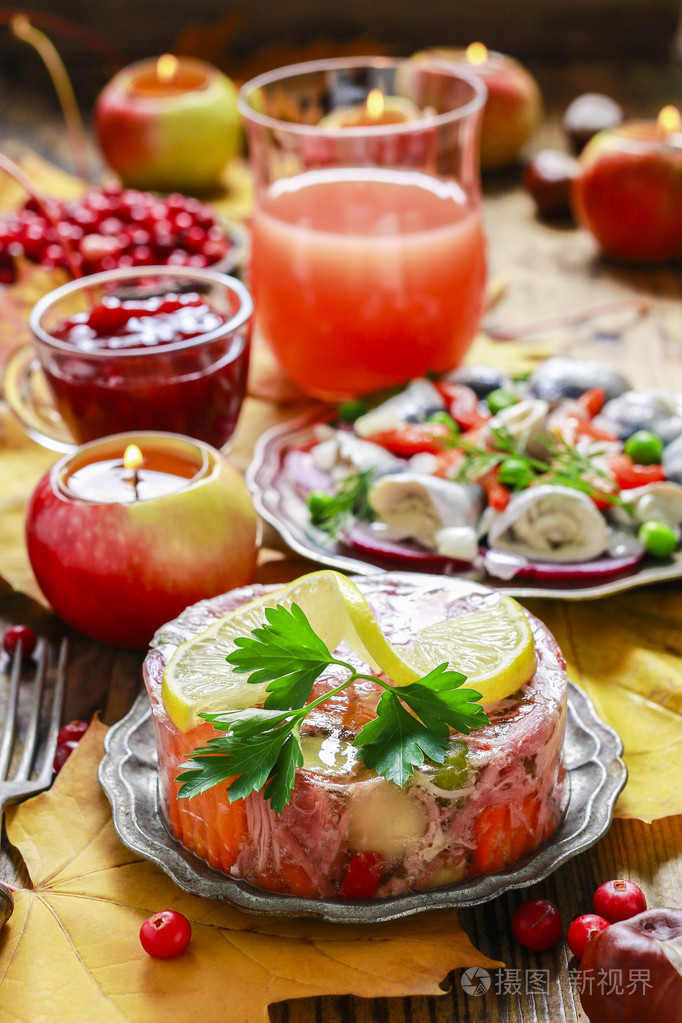 肉和蔬菜的果冻