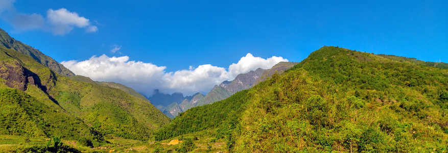 在阿尔卑斯山的全景山