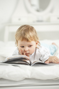 快乐的孩子阅读的书