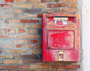 红色的邮箱在哪里寄信件和明信片