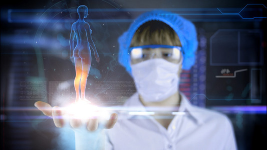 女性Octor与未来派HUD屏幕平板。人体扫描。