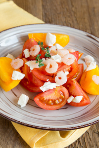 西红柿和虾沙拉