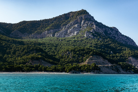 环礁湖山蓝色海景