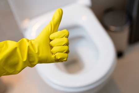 手用手套显示标志反对清洁厕所大拇指