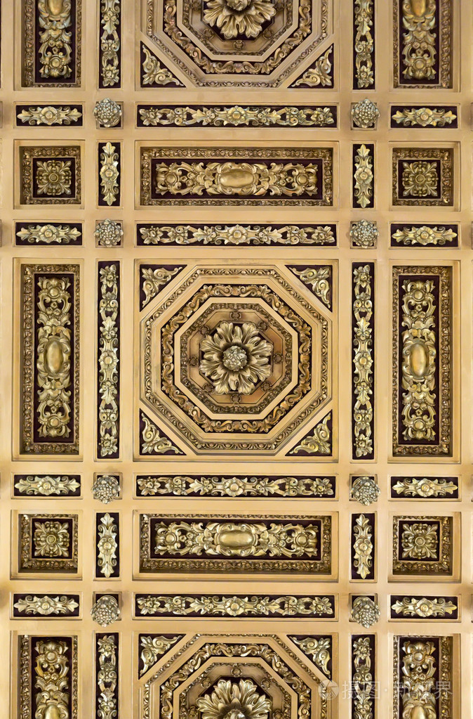 在帝国风格的彩绘的天花板