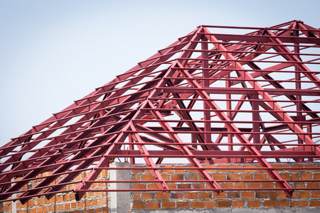 住宅建筑屋顶钢结构梁照片